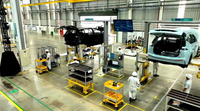 廣汽埃安首個(gè)海外工廠(chǎng)在泰國(guó)竣工,第二代 AION V 汽車(chē)同步下線(xiàn)